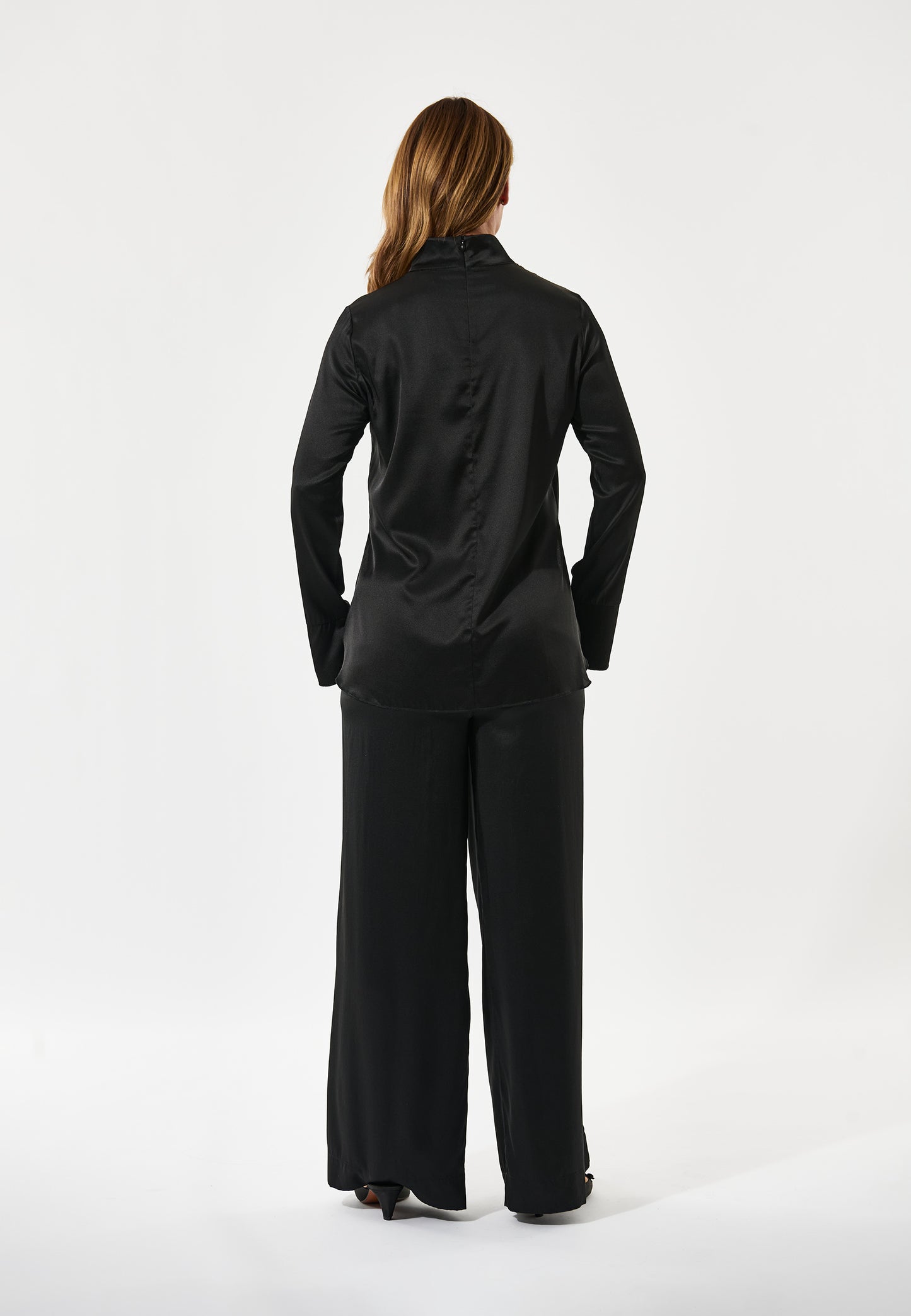 ROBINEDEA - DEA KUDIBAL - BLACK