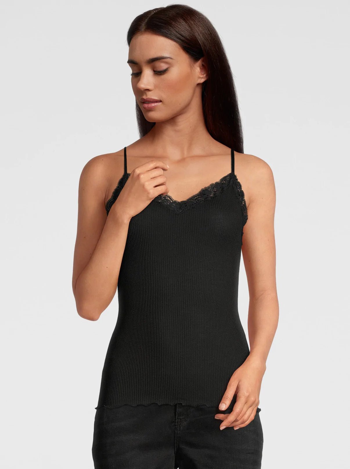 Top med blondekant 3408 - Oscalito - Sort - Toppe - PAG STUDIO