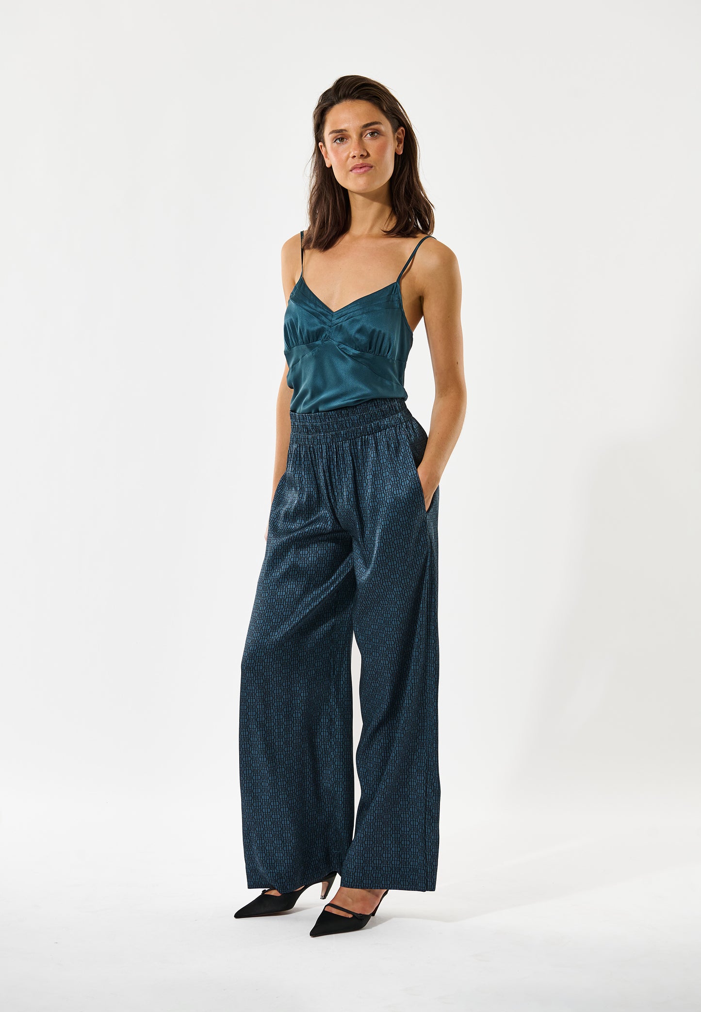 IVALADEA - DEA KUDIBAL - HYDRO