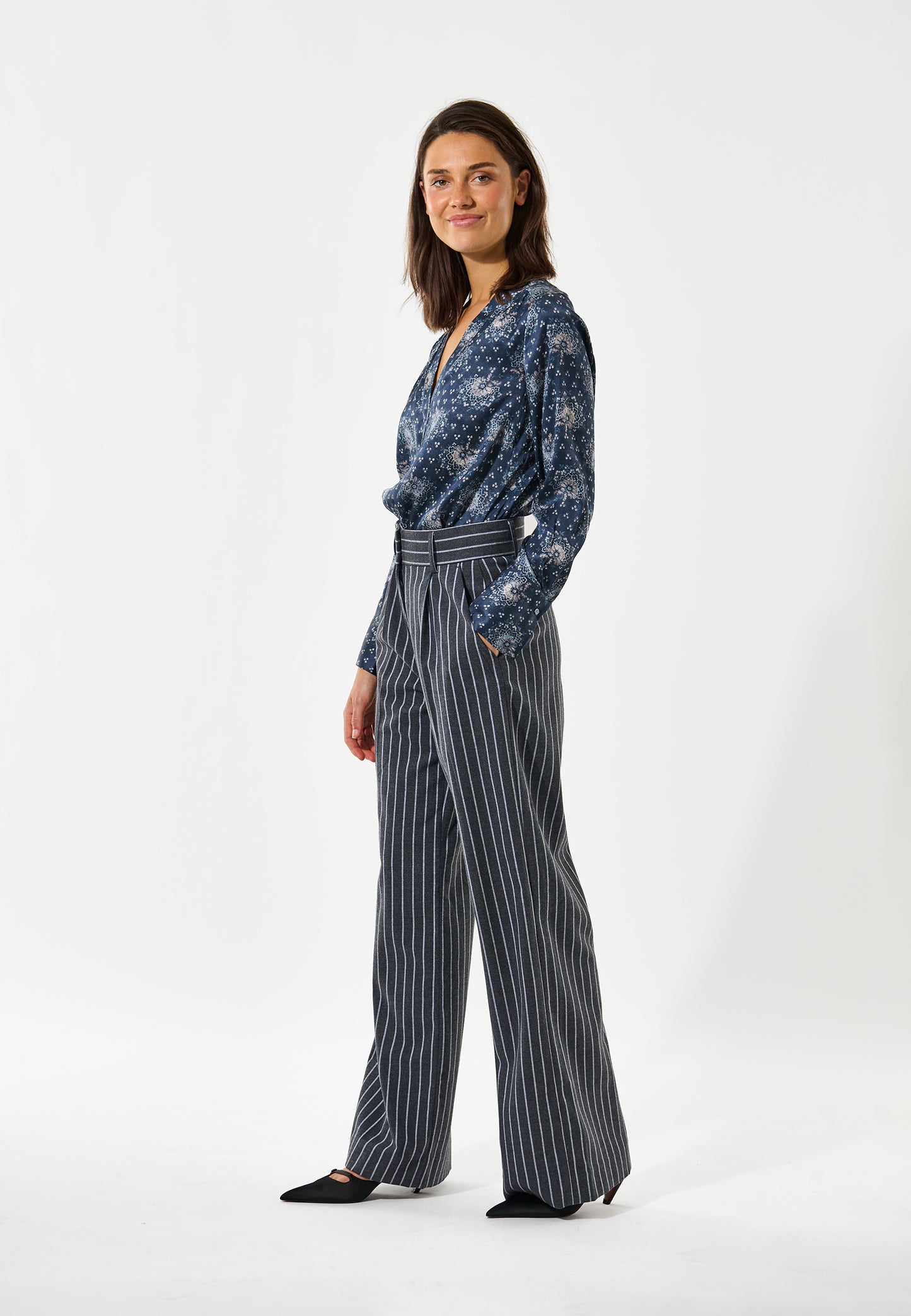 KADIADEA - DEA KUDIBAL - GREY STRIPE