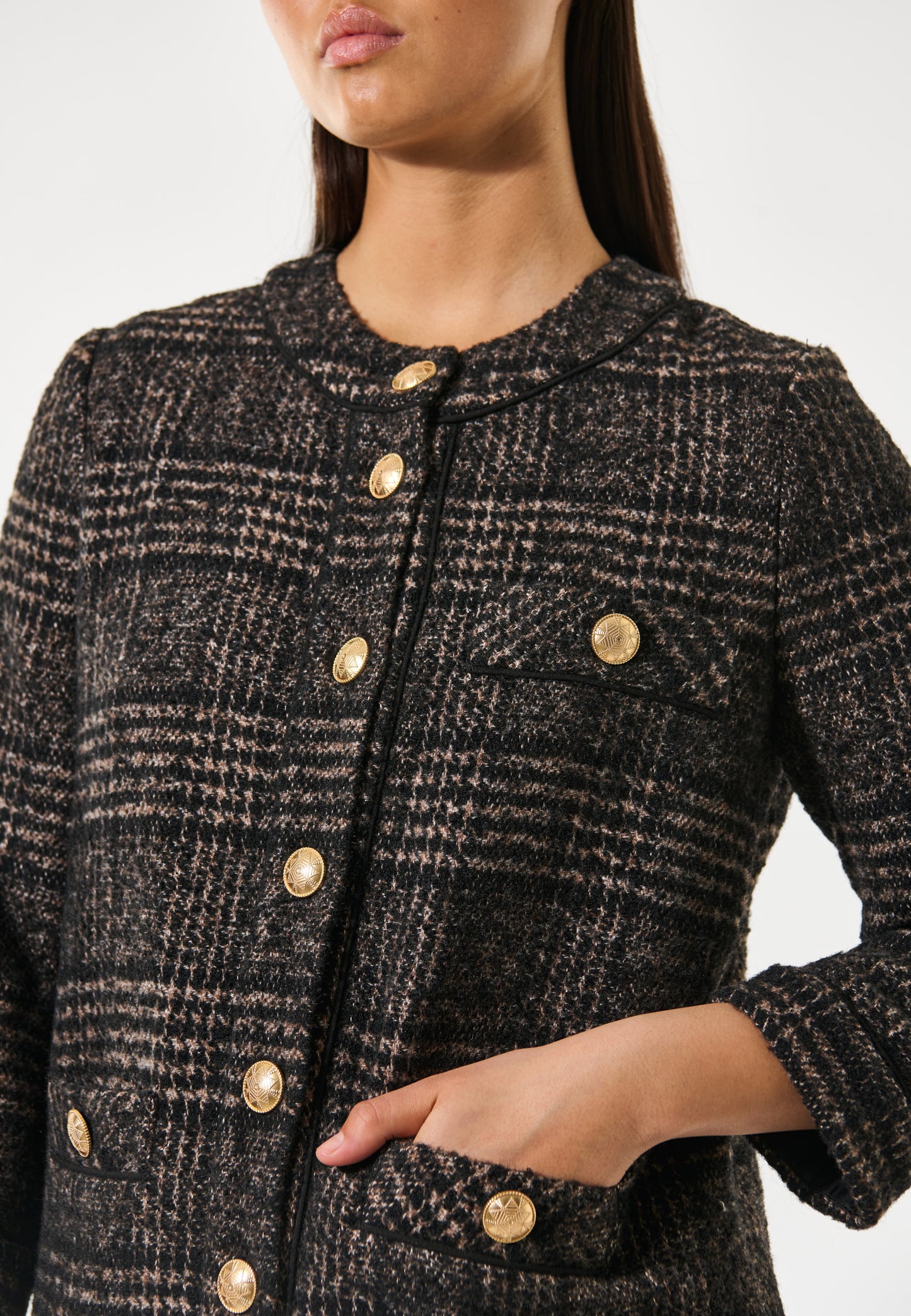 AISHADEA - DEA KUDIBAL - BLACK CHECK