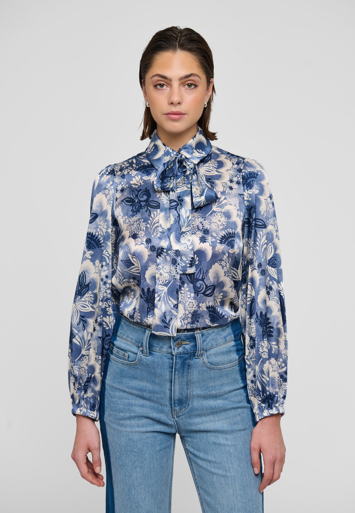 ANNABELLEDEA  - DEA KUDIBAL - EDEN SPACE