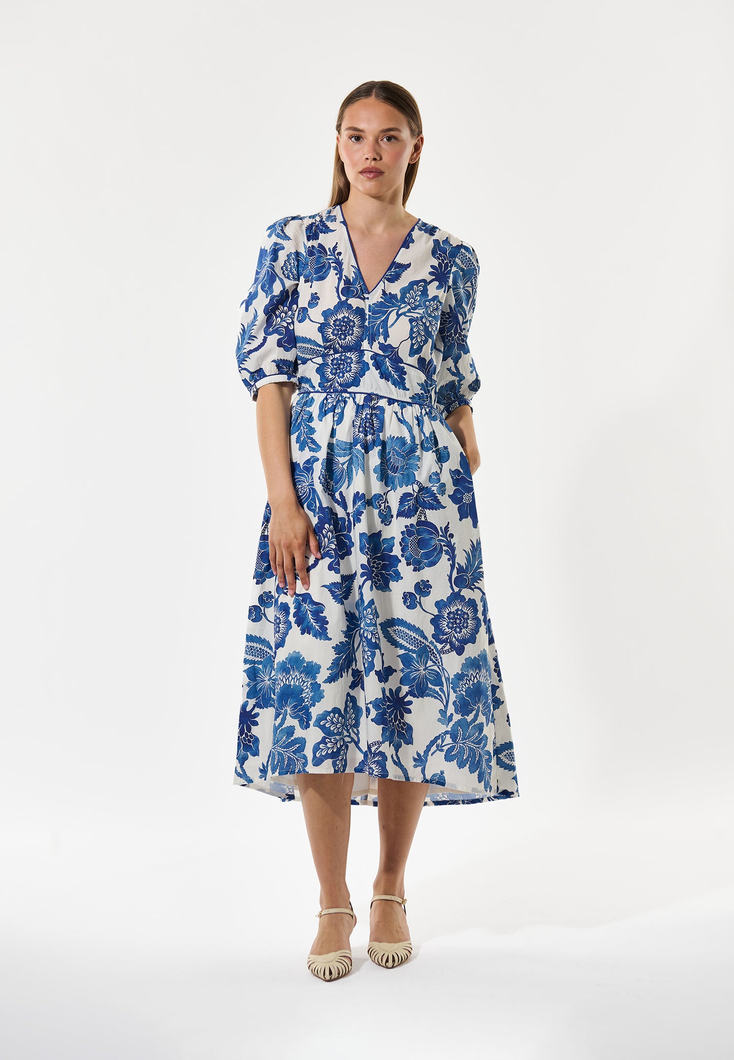 ROSALINADEA - DEA KUDIBAL - BLOSSOMING