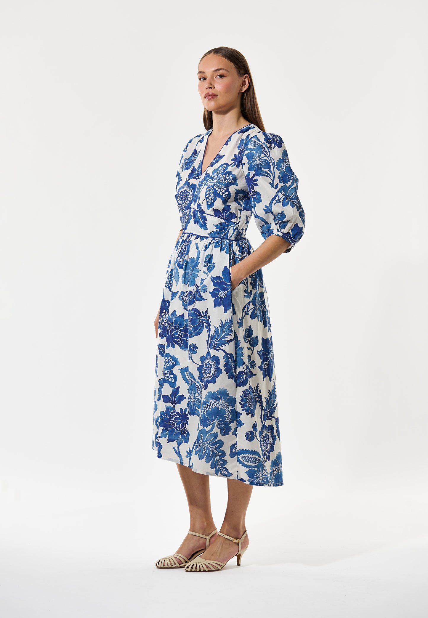 ROSALINADEA - DEA KUDIBAL - BLOSSOMING