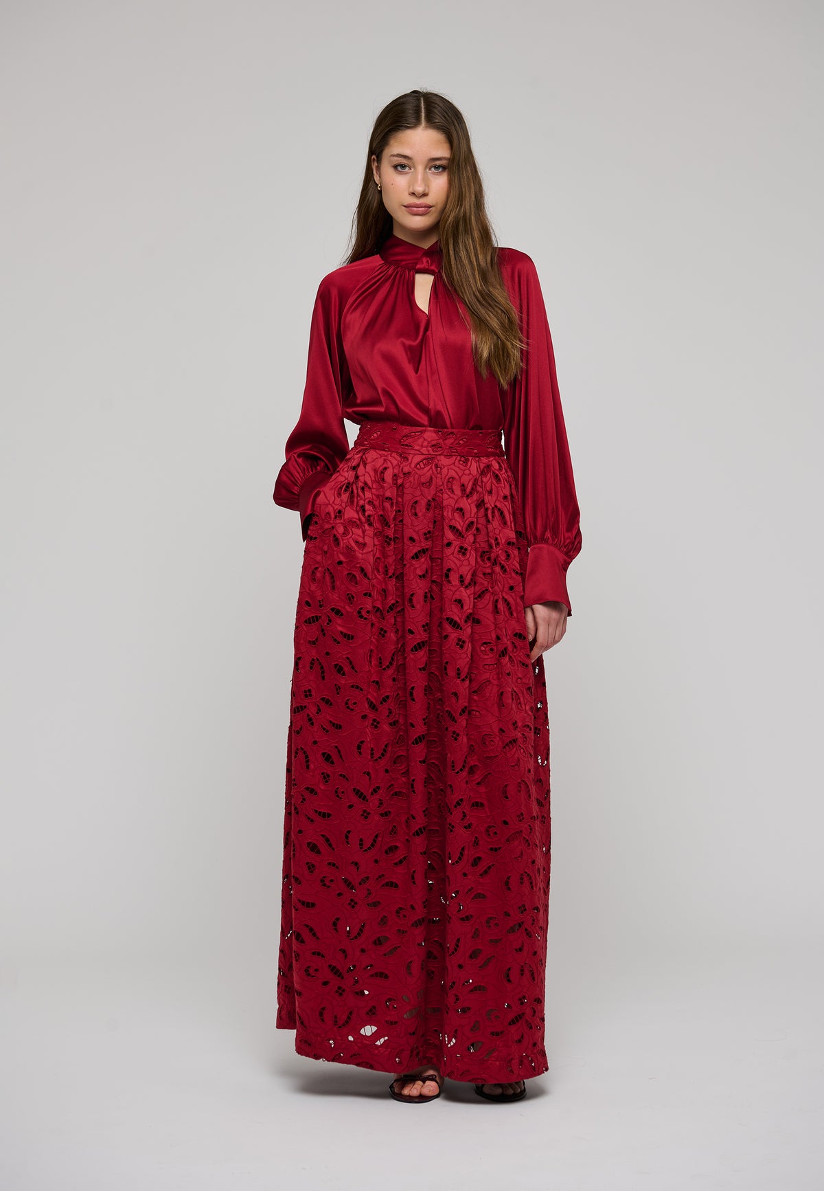 ANONASDEA - DEA KUDIBAL- BRODERIE RED