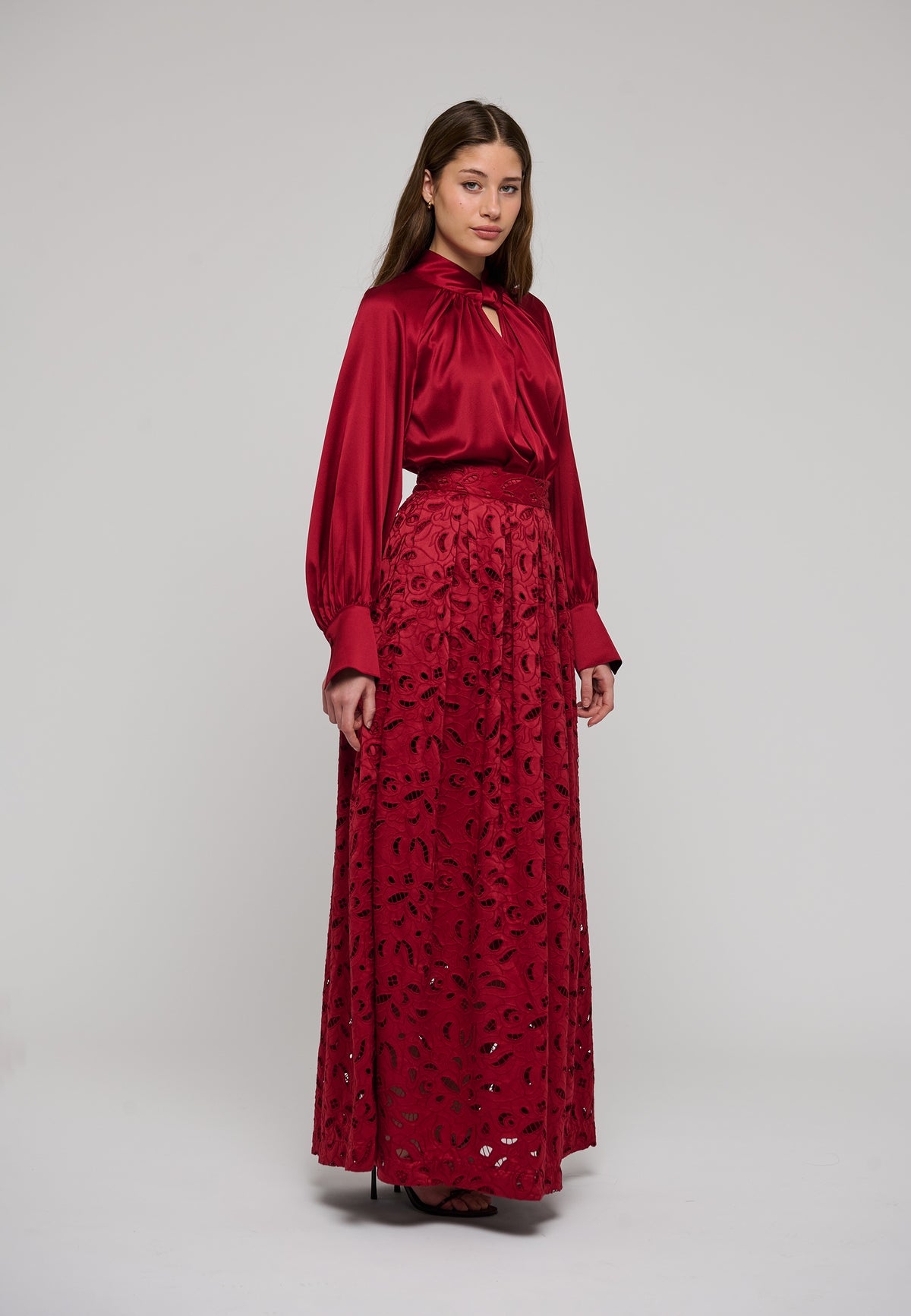 ANONASDEA - DEA KUDIBAL- BRODERIE RED