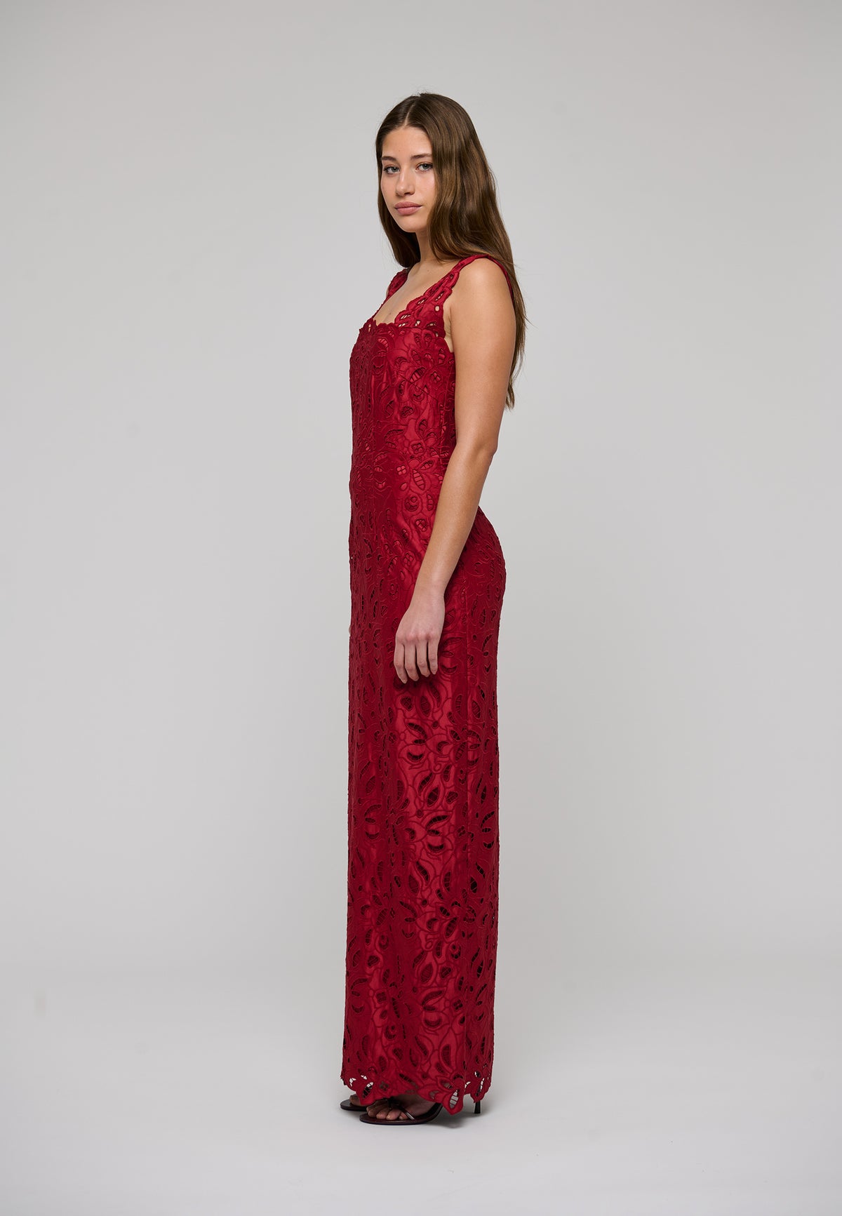 VICTORIADEA - DEA KUDIBAL - BRODERIE RED
