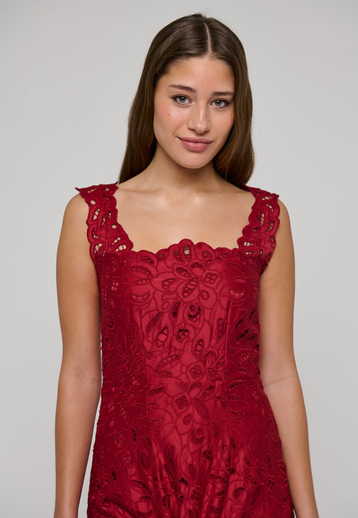 VICTORIADEA - DEA KUDIBAL - BRODERIE RED