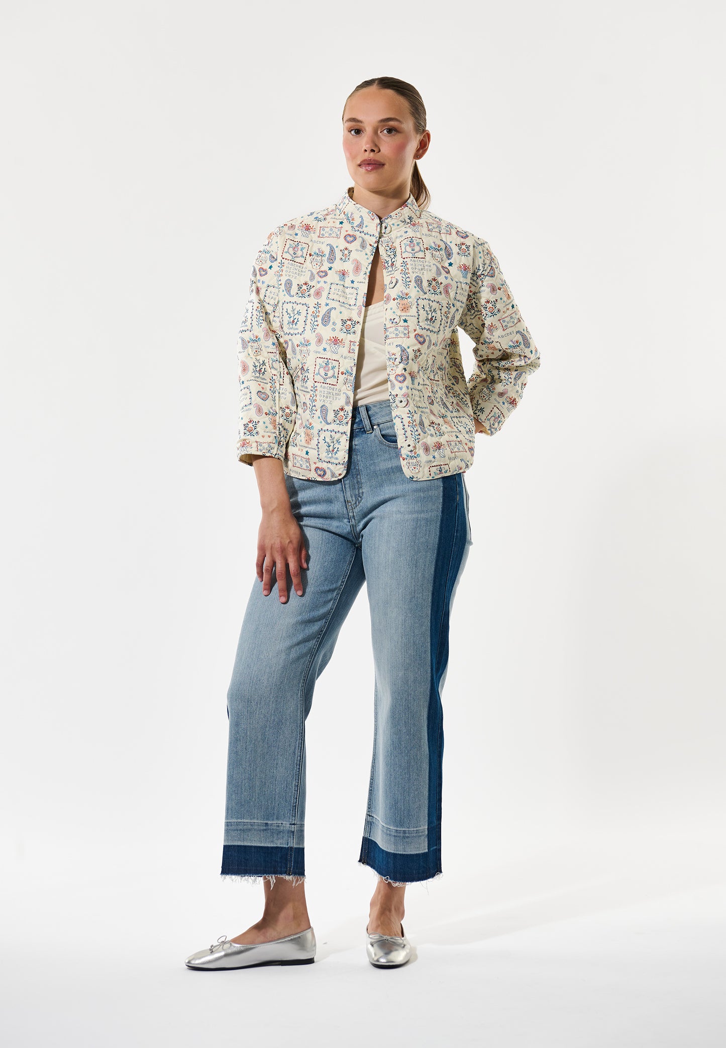 REIA - DEA KUDIBAL - THE BLUE HOUSE