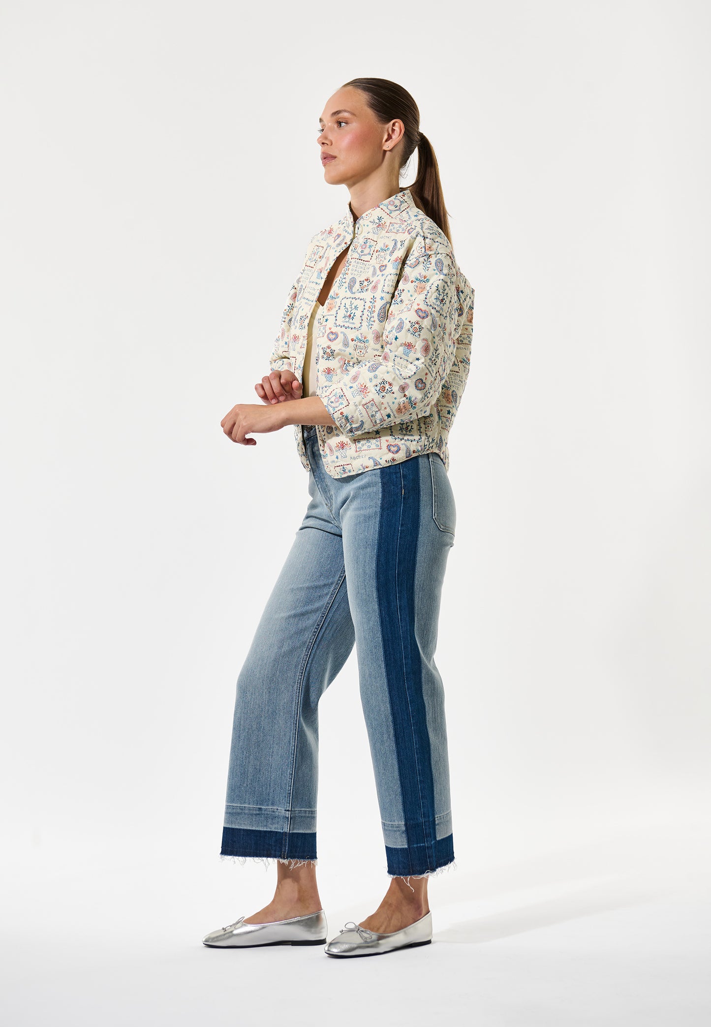 REIA - DEA KUDIBAL - THE BLUE HOUSE